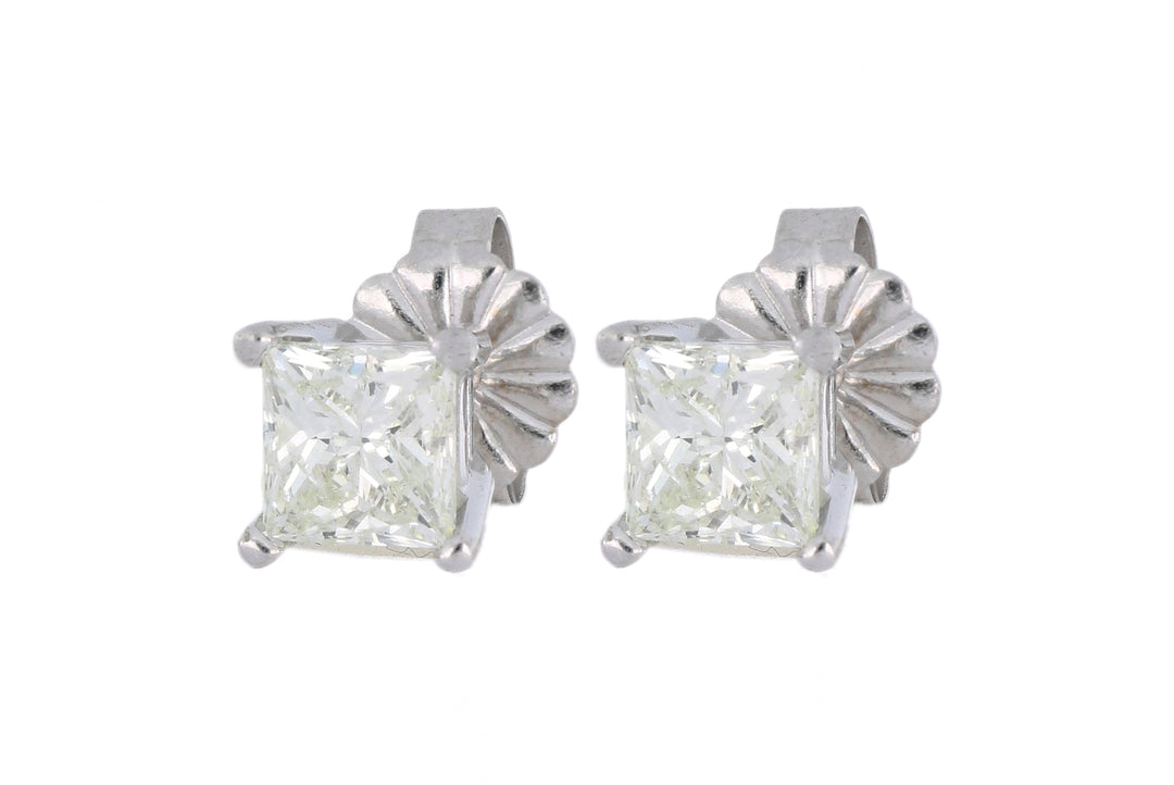 White Diamond Ladies Earrings (White Diamond 0.98 cts.)