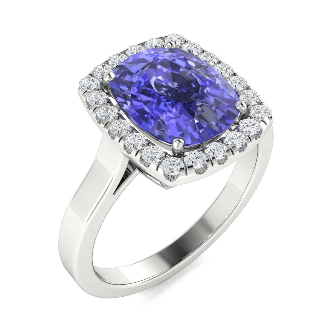 18KT Gold Tanzanite and Diamond Ladies Ring (Tanzanite 5.71 cts White Diamonds 0.64 cts)